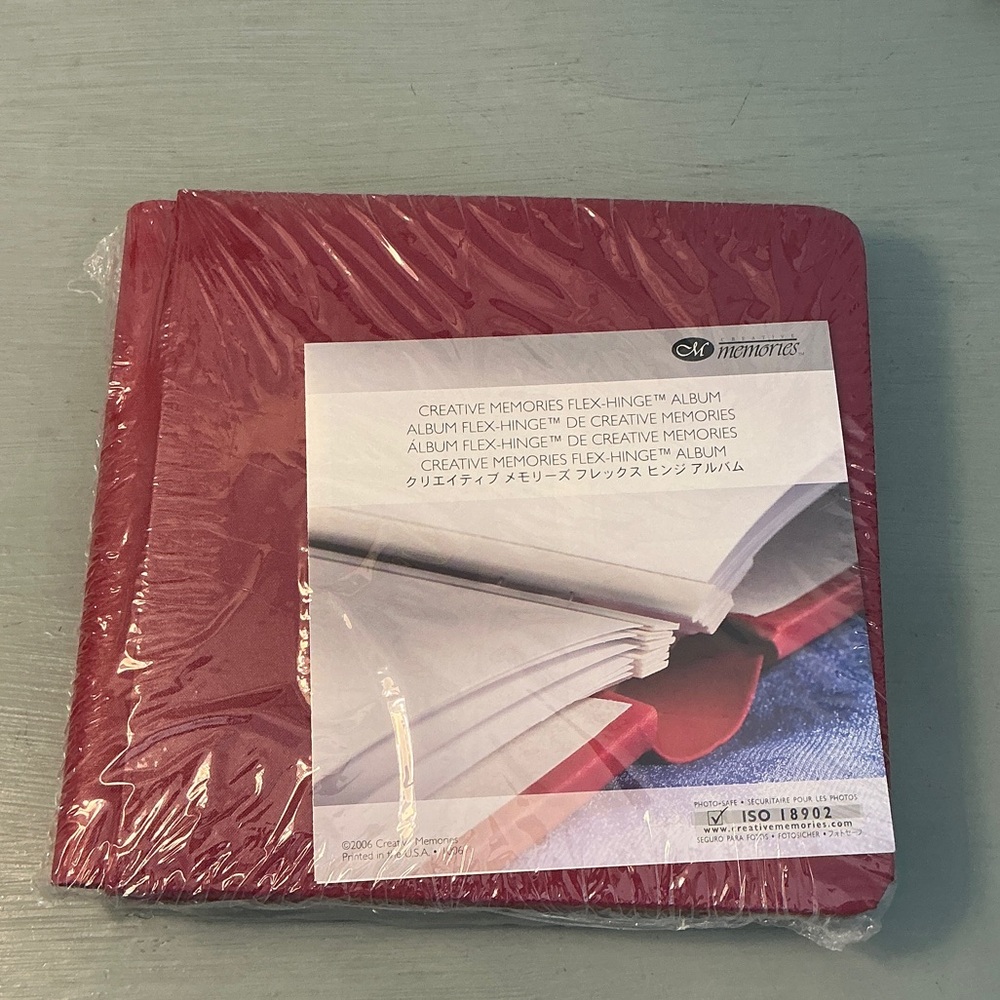 Creative Memories 7x7 Red Flex-Hinge Album NWT